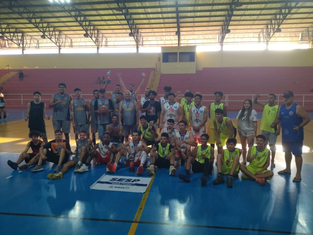 Torneio de basquete em Ribas reúne mais de 60 atletas visando campeonato