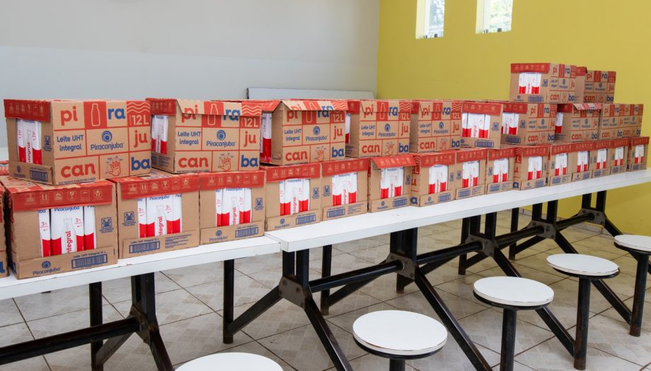 Em parceria com Associação Atlética Soberana de Medicina da UFMS, SEDECT entrega mais de 600 litros de leite ao Projeto “A Candeia”