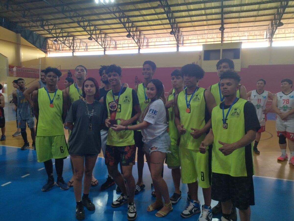 Torneio de basquete em Ribas reúne mais de 60 atletas visando campeonato