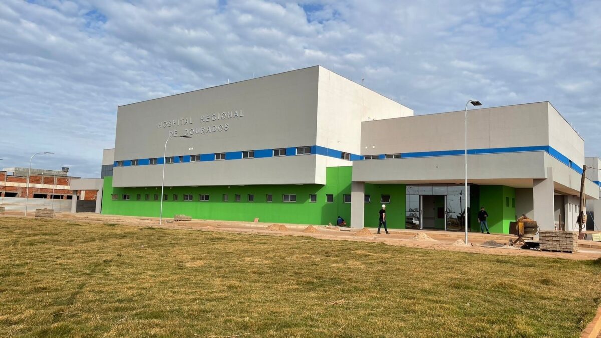 Superintendente do Ministério da Saúde conhece obra do Hospital Regional de Dourados