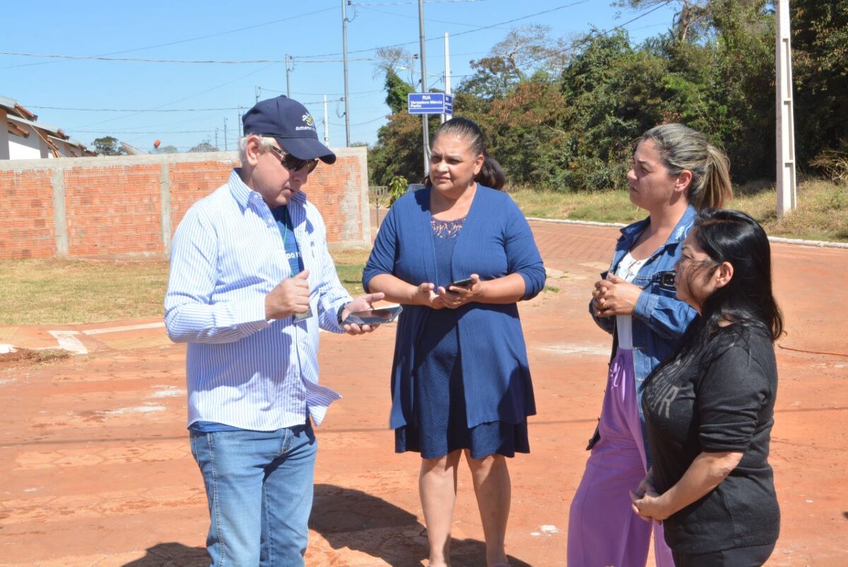 Prefeitura de Bataguassu recebe termo de entrega das bases de moradias do Programa Lote Urbanizado