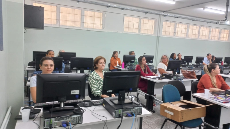 Educação de Brasilândia participa de formação para o acesso à nova plataforma de dados