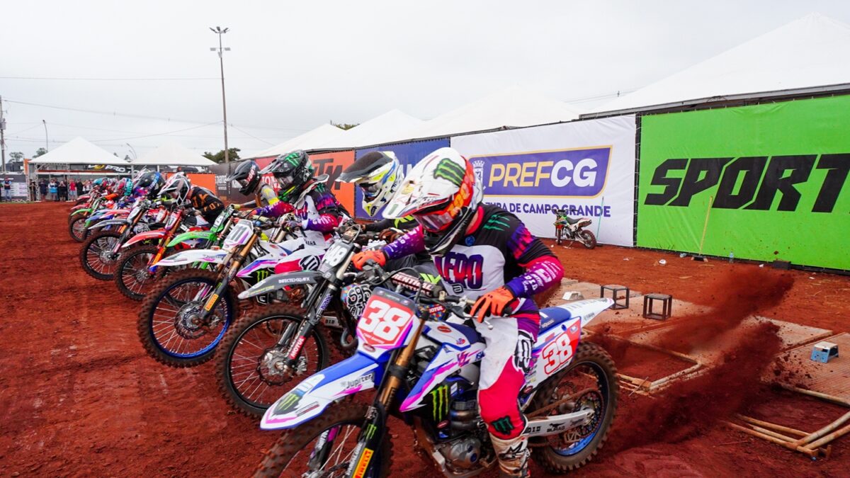 Velocidade e emoção do Campeonato Brasileiro de Motocross atraem grande público na Capital