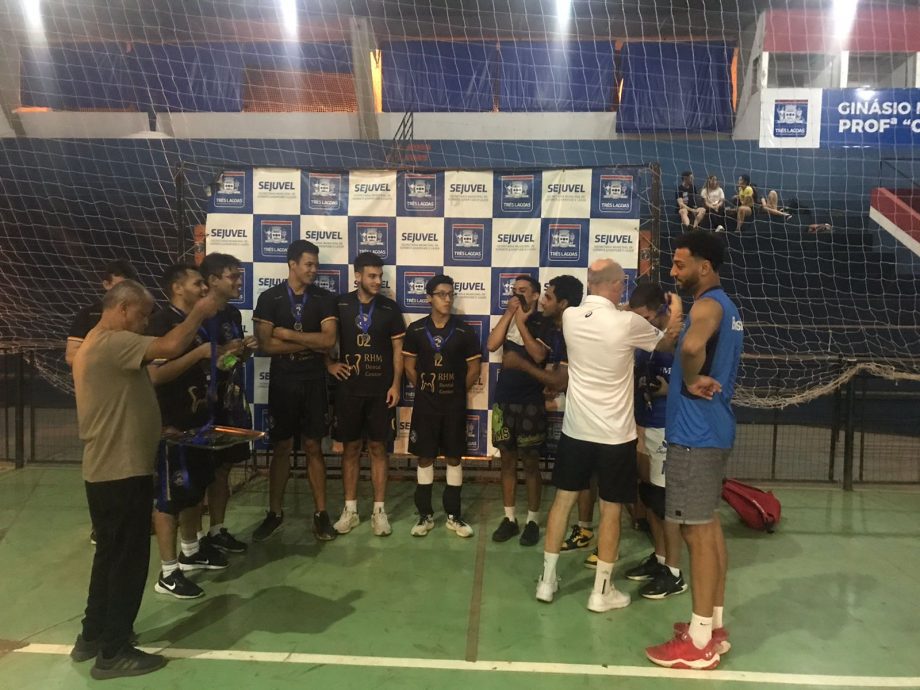 CAMPEONATO DE VOLEIBOL – RHM Dental/Azimute conquista taça de campeão 2023 nos dois naipes