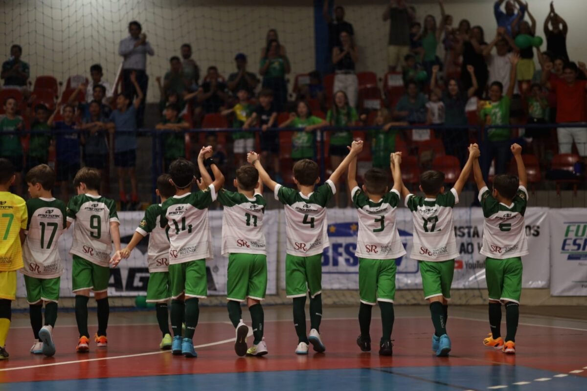 Equipes de MS avançam na Taça Brasil Sub-8 de futsal e se enfrentam nesta quinta-feira