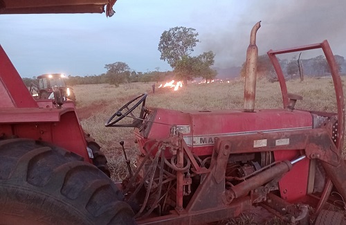 Fogo fora de controle atinge cinco fazendas em Cassilândia