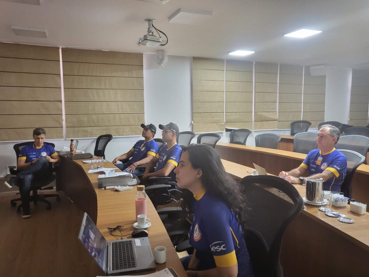 Professores de projeto social de ciclismo da Fundesporte realizam treinamento do Sesc