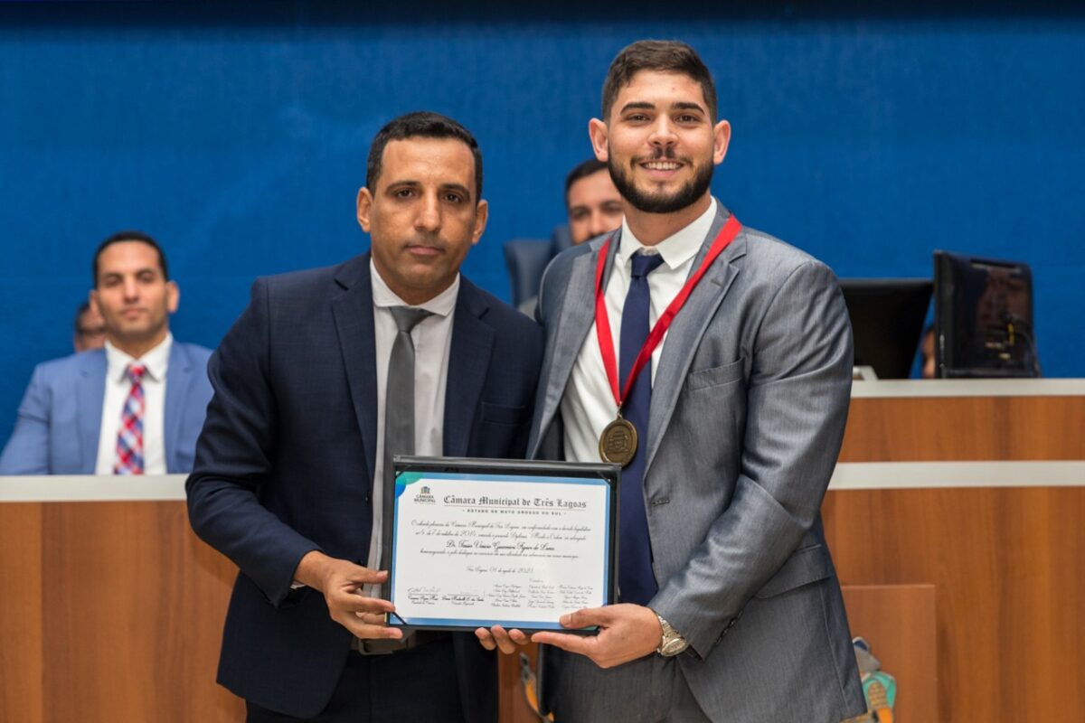 Vereadores entregam diploma e medalha “Mérito à Ordem”