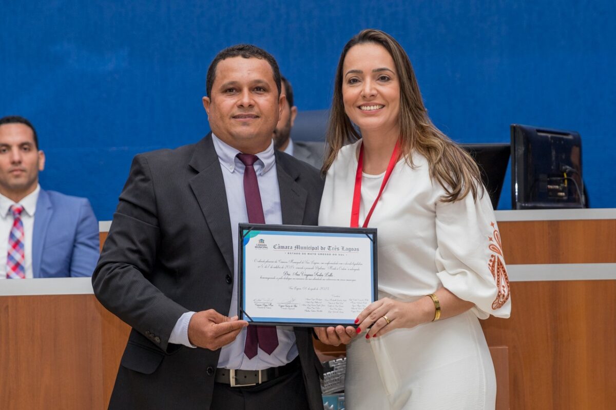 Vereadores entregam diploma e medalha “Mérito à Ordem”