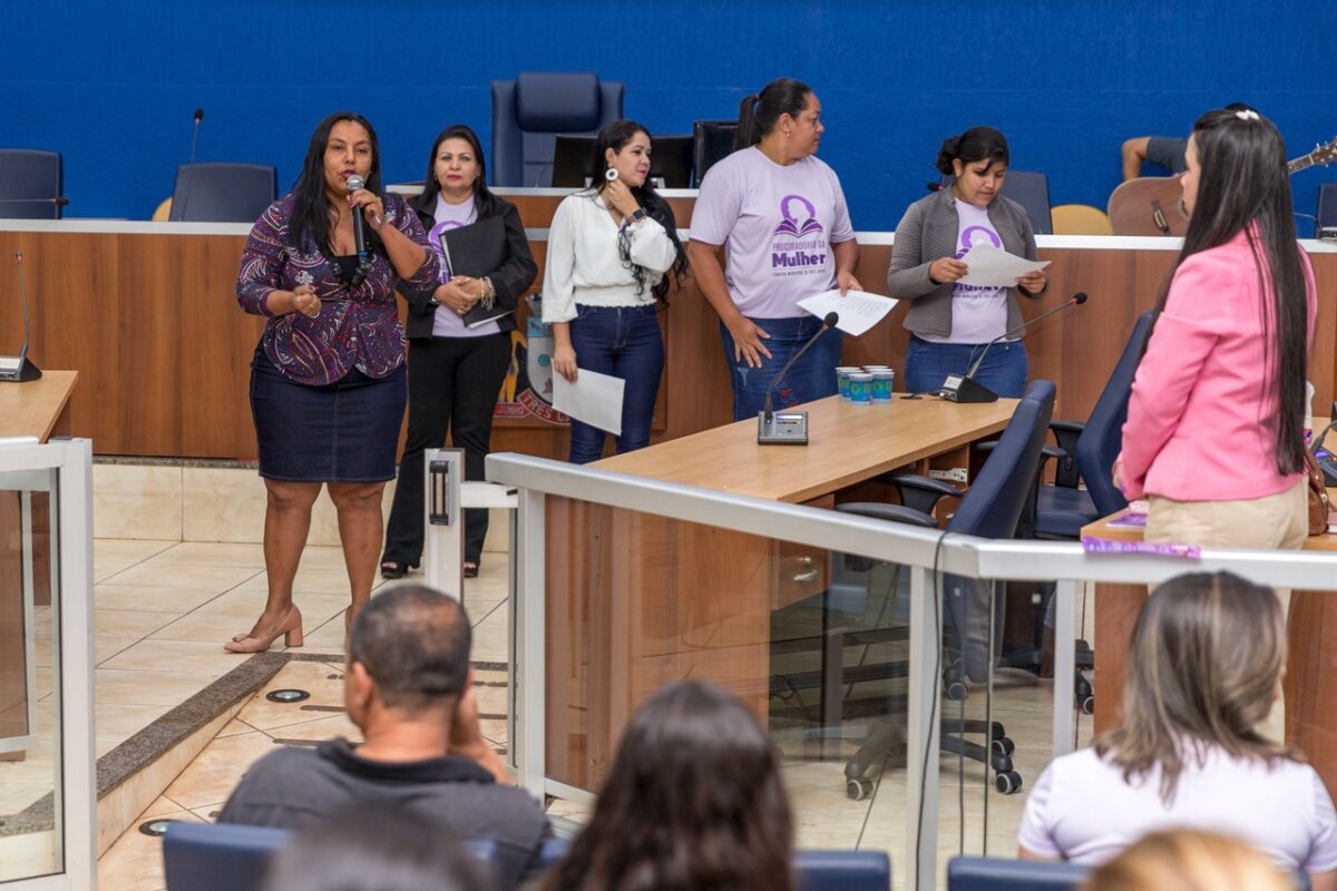 Vereadoras dão início a campanha Agosto Lilás com café da manhã e oração