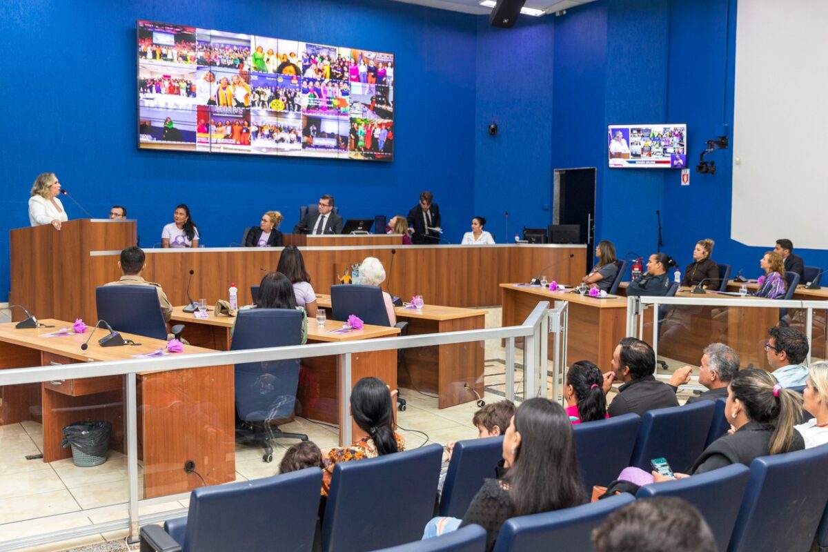 Solenidade oficializa a abertura do Agosto Lilás na Câmara