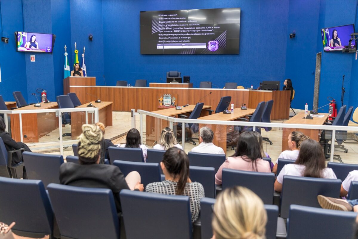 AGOSTO LILÁS: Palestra destaca meios de combate ao feminicídio