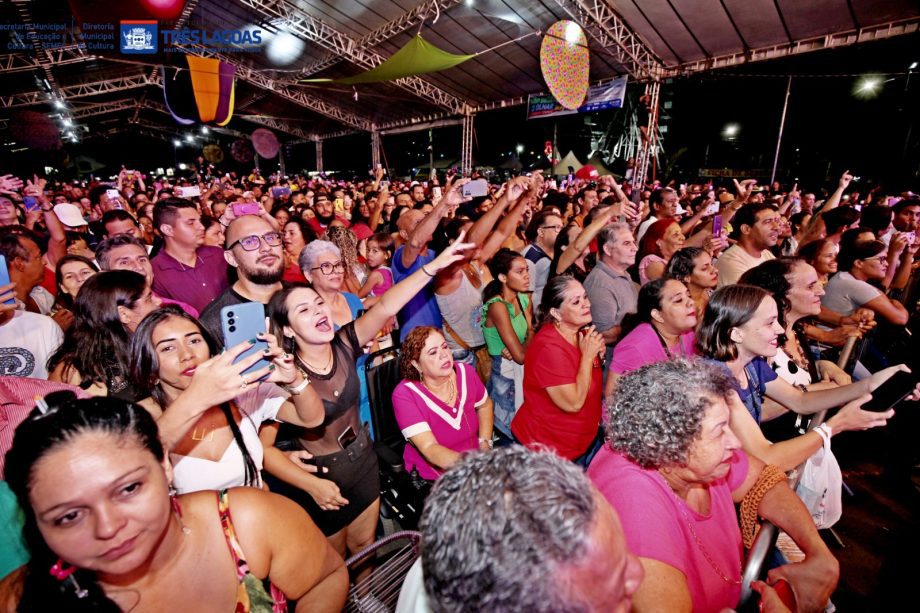 FESTA DO FOLCORE – 2ª noite leva 30 mil pessoas para a NOB e é marcada por elogios à organização e parque de diversões