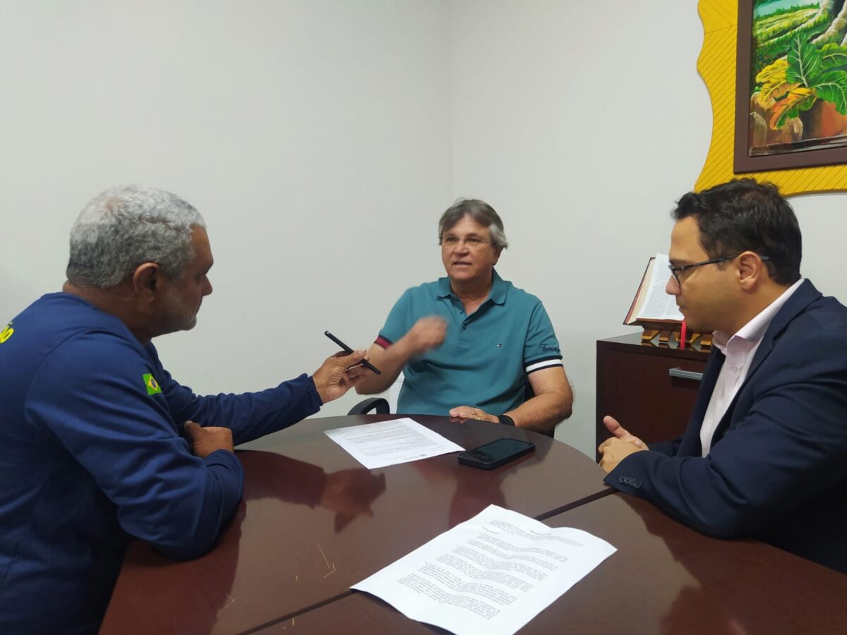 Deputado Pedrossian Neto visita Brasilândia e entrega emenda de R$ 100 mil para a saúde