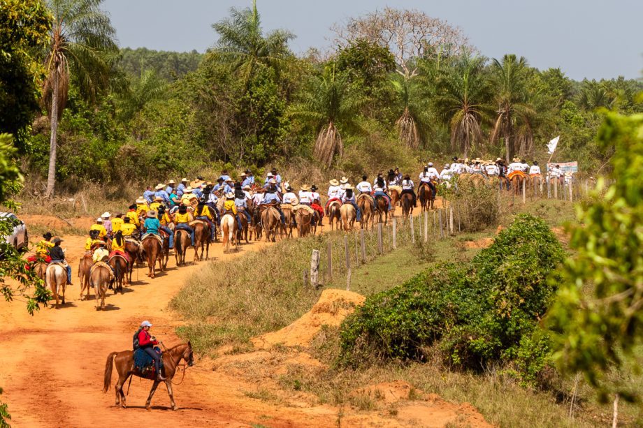 Mais de 15 mil pessoas participaram da 16º cavalgada em Arapuá