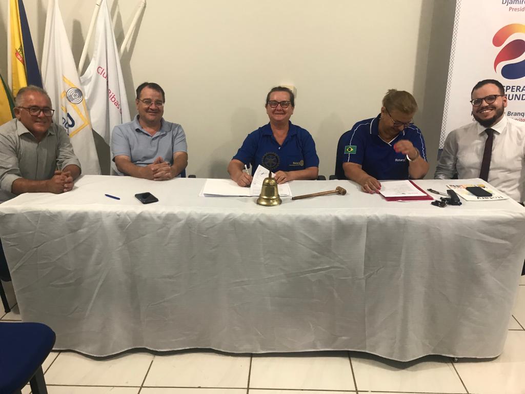 Prefeitura assina emenda impositiva de Vereador, agilizando trabalhos do Rotary Club de Ribas