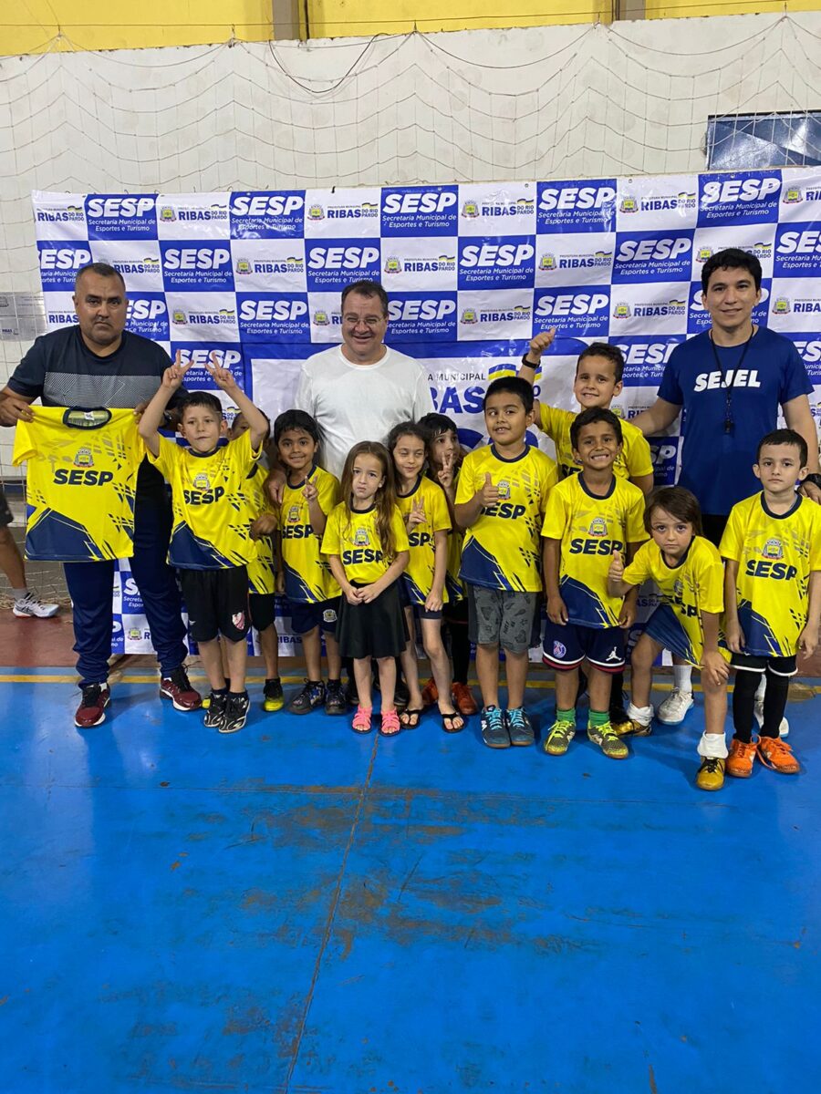 Secretaria de Esporte entrega 500 camisetas de treino para todas as modalidades em Ribas