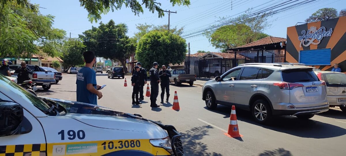 Polícia Militar de Três Lagoas realiza blitz educativa durante a Semana Nacional de Trânsito