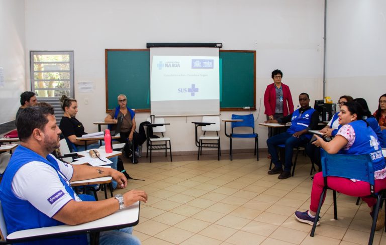 Serviço da SMS “Consultório na Rua” é tema de palestra para acadêmicos de enfermagem da UFMS