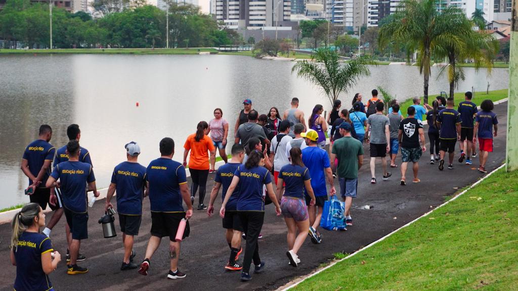 Caminhada com orientação em Libras dá visibilidade aos surdos e promove socialização