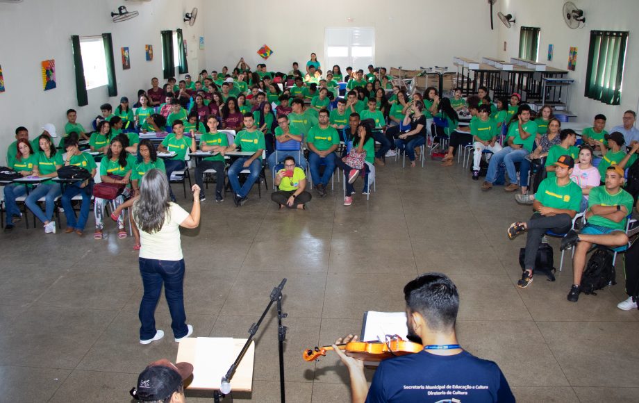 CREAS realiza palestra em alusão à Semana Estadual da Juventude