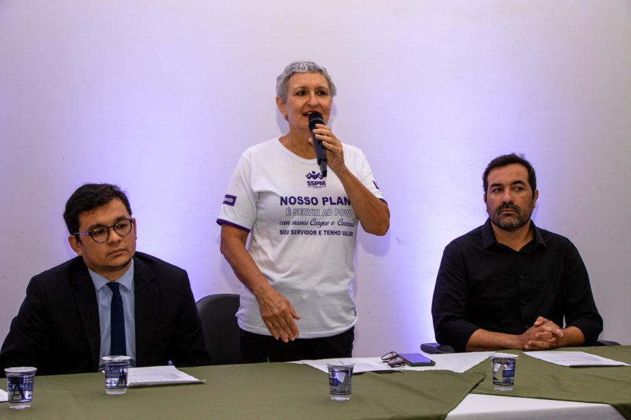 CONCURSO PÚBLICO – Prefeitura empossou 48 professores para Educação Infantil nesta quarta-feira (06)
