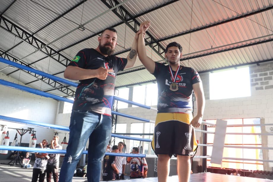 Lutadores de Três Lagoas conquistam “ouro” em competição nacional e estão classificados para Panamericano de Kickboxing na Argentina