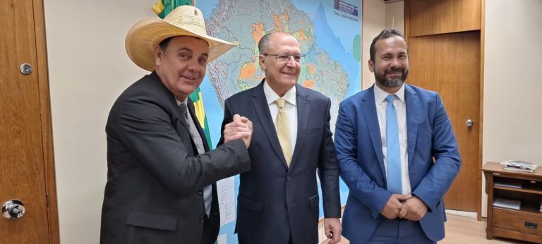 Guerreiro é recebido no Palácio do Planalto pelo Presidente da República Interino