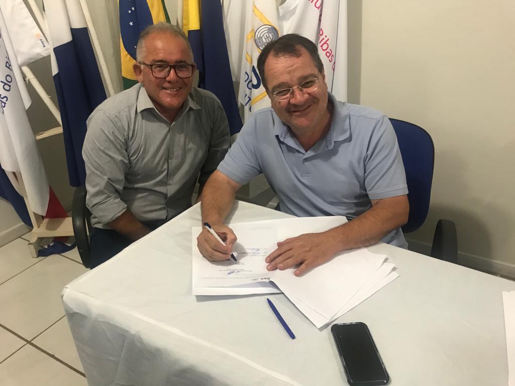 Prefeitura assina emenda impositiva de Vereador, agilizando trabalhos do Rotary Club de Ribas