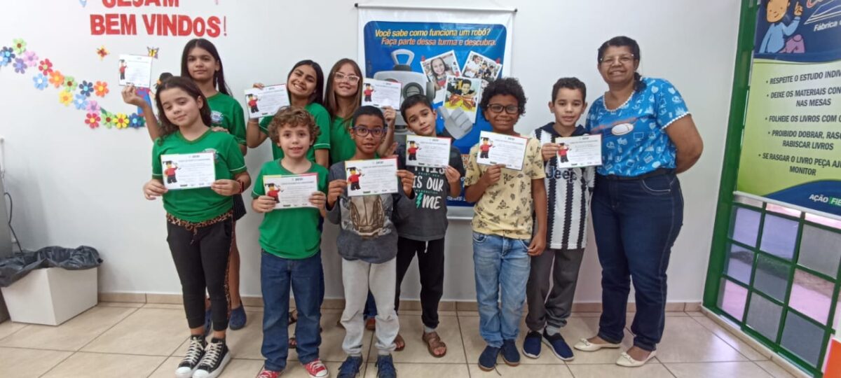 Biblioteca do Sesi entrega certificados do Curso de Robótica em Brasilândia