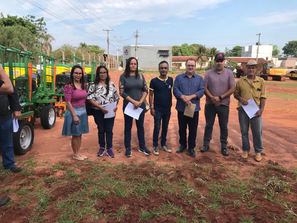 Secretaria de Empreendedorismo entrega 5 plantadeiras de mandioca para agricultura familiar em Ribas