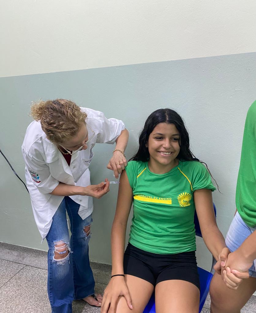 Saúde de Brasilândia realiza aplicação de vacina na Escola Estadual Adilson Alves da Silva