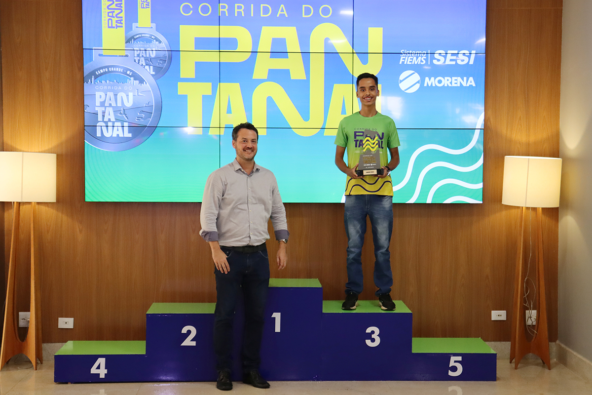 Corrida do Pantanal: campeões por faixa etária da prova de 15 km recebem troféus