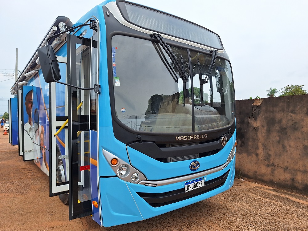 Suzano entrega ônibus equipado para levar atendimento médico a comunidades afastadas em Ribas do Rio Pardo