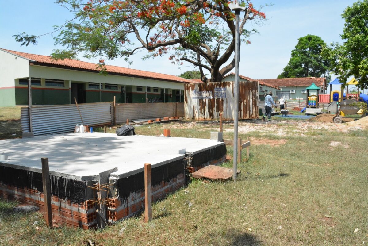 Prefeitura de Bataguassu investe em passarela coberta para atender alunos da CEI “Casa da Vovó Diva”