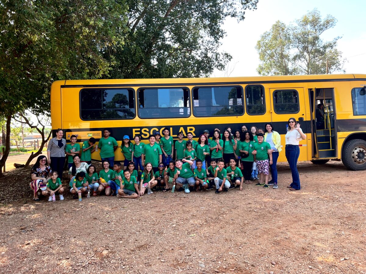 Estudantes de Brasilândia visitam fazenda na área de suinocultura e produção de gás biometano