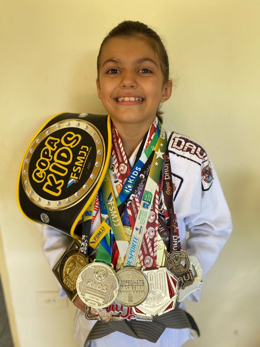 Com apenas 10 anos, atleta de Três Lagoas coleciona medalhas e quer participar de campeonato mundial de jiu-jítsu