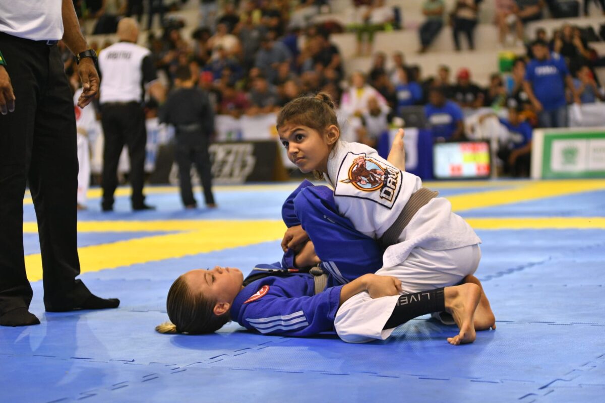 Com apenas 10 anos, atleta de Três Lagoas coleciona medalhas e quer participar de campeonato mundial de jiu-jítsu