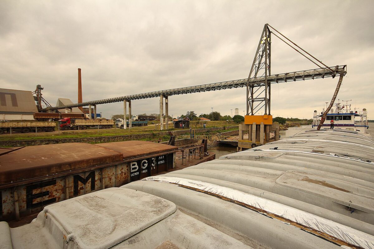 Estado inicia processo de implantação de mais um porto de cargas em Porto Murtinho