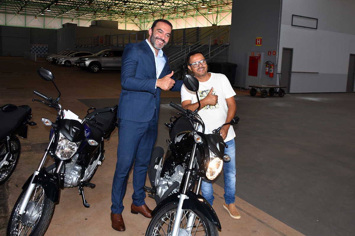 Sesi entrega carro e motos zero km a sorteados na Corrida do Pantanal 2023