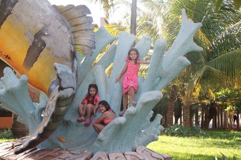 Diversão Aquática em Inocência: Crianças do SCFV Desfrutam de um Dia Mágico no Parque Grandes Lagos