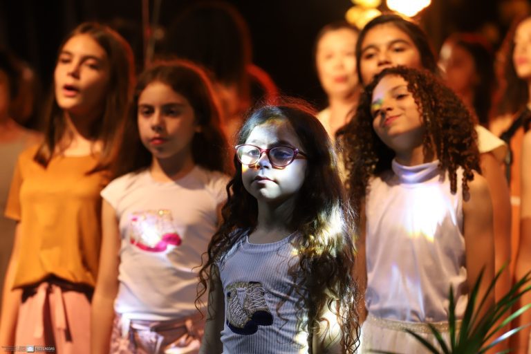 Coral da Cultura, composto por 60 vozes, estrelou o espetáculo “Brasil em Canção”