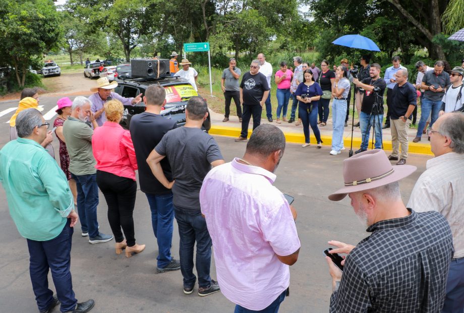 Prefeito Angelo Guerreiro inaugura Paço Municipal, asfalto da 2ª lagoa e anuncia iluminação em LED