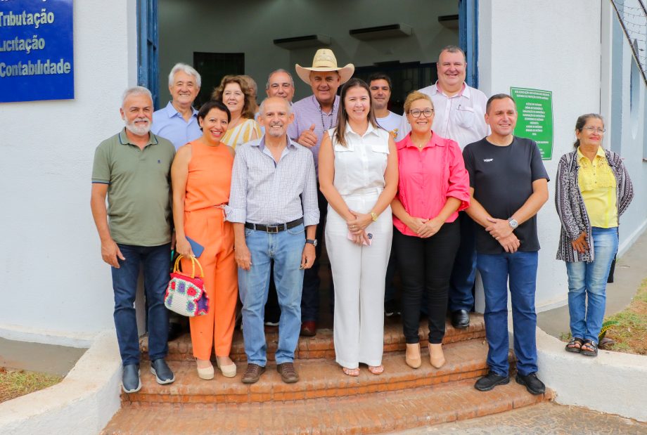 Prefeito Angelo Guerreiro inaugura Paço Municipal, asfalto da 2ª lagoa e anuncia iluminação em LED