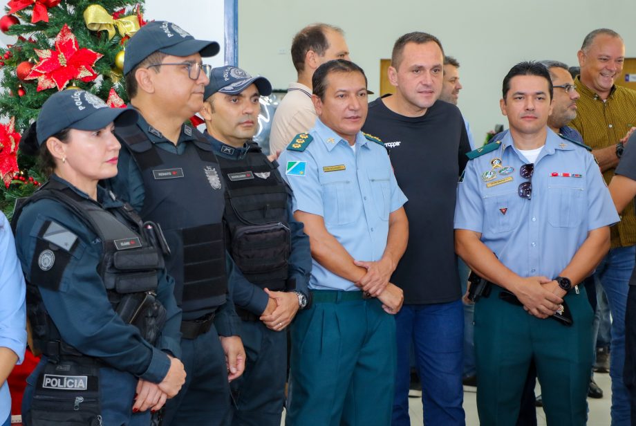 Prefeito Angelo Guerreiro inaugura Paço Municipal, asfalto da 2ª lagoa e anuncia iluminação em LED