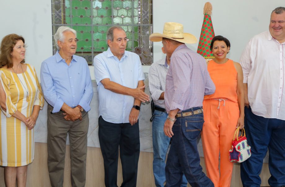 Prefeito Angelo Guerreiro inaugura Paço Municipal, asfalto da 2ª lagoa e anuncia iluminação em LED