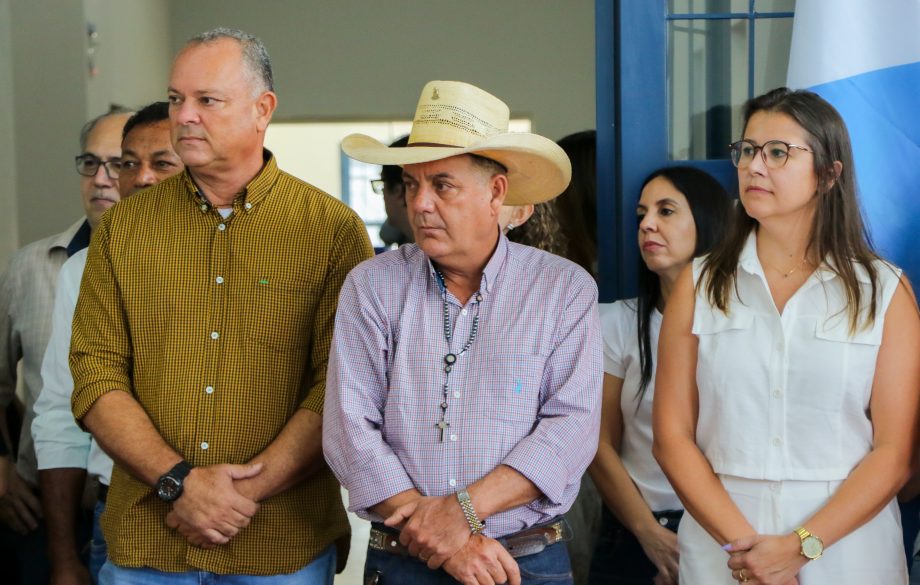 Prefeito Angelo Guerreiro inaugura Paço Municipal, asfalto da 2ª lagoa e anuncia iluminação em LED