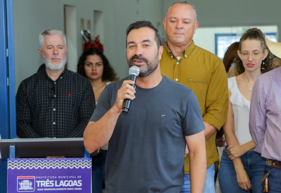 Prefeito Angelo Guerreiro inaugura Paço Municipal, asfalto da 2ª lagoa e anuncia iluminação em LED