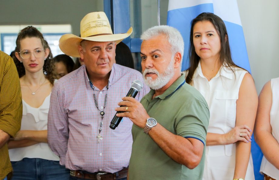 Prefeito Angelo Guerreiro inaugura Paço Municipal, asfalto da 2ª lagoa e anuncia iluminação em LED