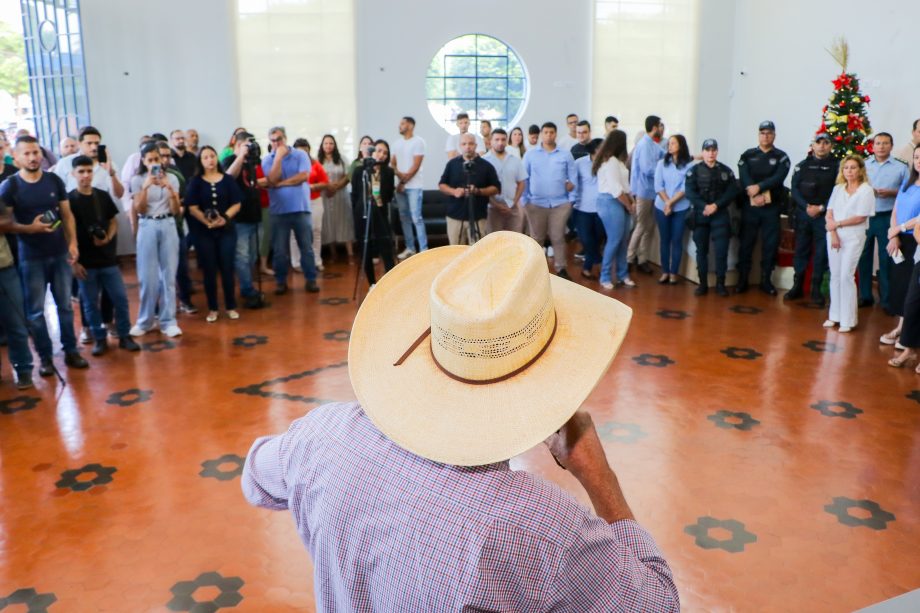 Prefeito Angelo Guerreiro inaugura Paço Municipal, asfalto da 2ª lagoa e anuncia iluminação em LED